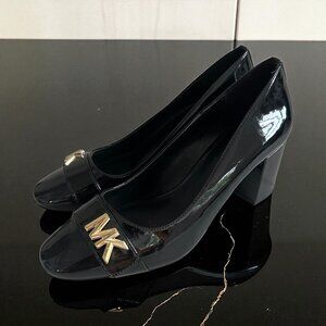 MICHAEL KORS Black Patent Gold Logo Kitten Heels Size 7